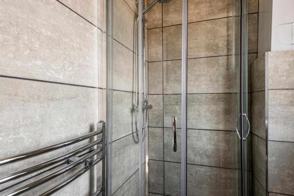 Hopetown Apartment-Modern 2 Bed With Free Parking Normanton  Ngoại thất bức ảnh